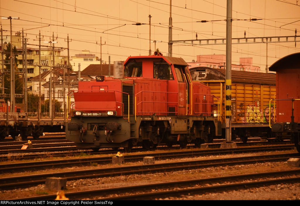 SBB Am 841 switcher #841 020  in Sahara sand dust.